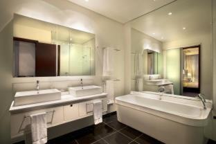 Sandown Hotel | DAVINCI Suites