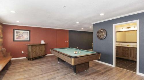 Big Bear Lake House | Dawn and Dusk by AvantStay Modern Cabin in Great Location w Home Theatre