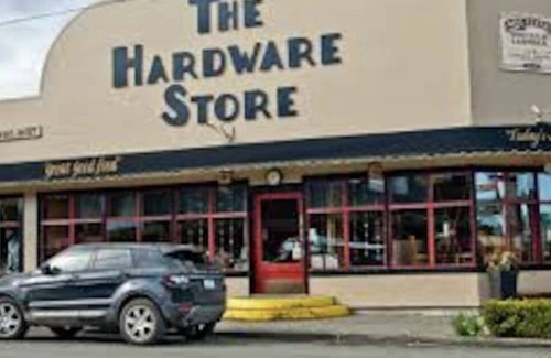 Burley Cabin | Dawn of the Day Beach Cabin with Kayaks