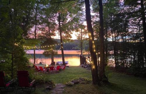 Hastings Highlands House | Dawson Loop Inn 3BR Lakefront Chalet Style Cottage