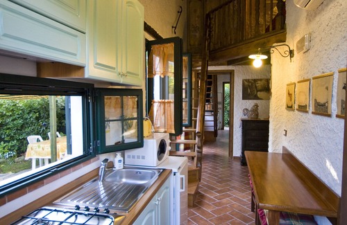 Massarosa House | Day of Sun Apartment in villa, 10 min from the sea, private garden, swimming pool