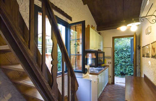 Massarosa House | Day of Sun Apartment in villa, 10 min from the sea, private garden, swimming pool