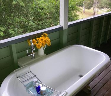 King Scrub House | Dayboro - Blue Ridge Lavender Cottage