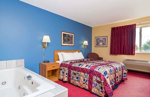 Eau Claire Hotel | Days Inn by Wyndham West-Eau Claire