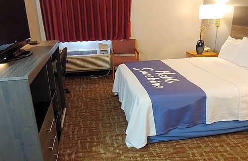 Eau Claire Hotel | Days Inn by Wyndham West-Eau Claire