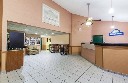 Canastota Hotel | Days Inn by Wyndham Canastota Verona