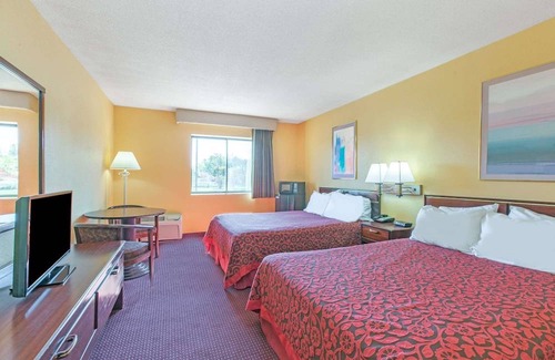 Canastota Hotel | Days Inn by Wyndham Canastota Verona