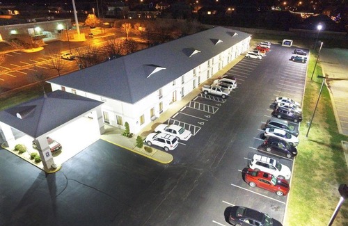 Turners Hotel | Days Inn by Wyndham Battlefield Rd/Hwy 65