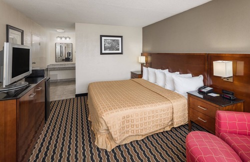 Toddville Road Hotel | Days Inn by Wyndham Charlotte Airport North