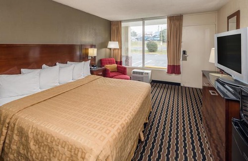 Toddville Road Hotel | Days Inn by Wyndham Charlotte Airport North