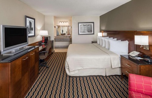 Toddville Road Hotel | Days Inn by Wyndham Charlotte Airport North