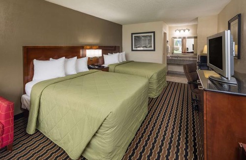 Toddville Road Hotel | Days Inn by Wyndham Charlotte Airport North