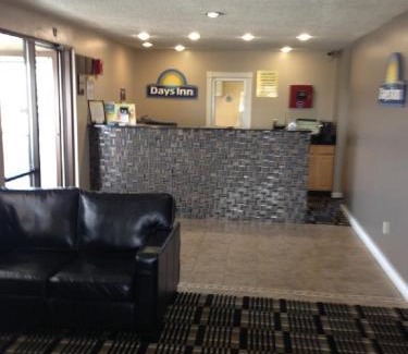Cloverdale Hotel | Days Inn by Wyndham Cloverdale Greencastle