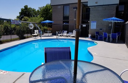 Easley Hotel | Days Inn by Wyndham Easley/Greenville/Clemson Area