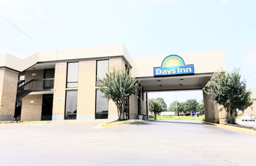 Easley Hotel | Days Inn by Wyndham Easley West of Greenville/Clemson Area
