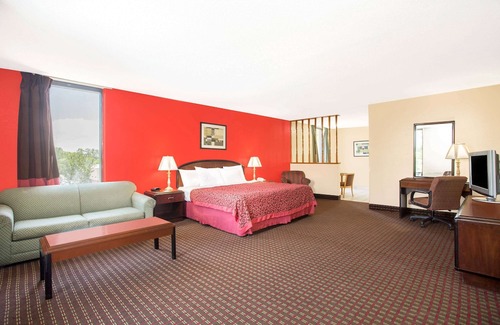 Easley Hotel | Days Inn by Wyndham Easley West of Greenville/Clemson Area
