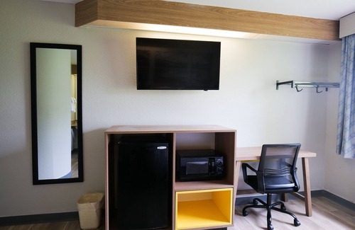 Flint Hotel | Days Inn by Wyndham Flint/Bishop International Airport