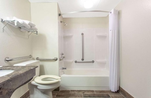 Fond du Lac Hotel | Days Inn by Wyndham Fond du Lac