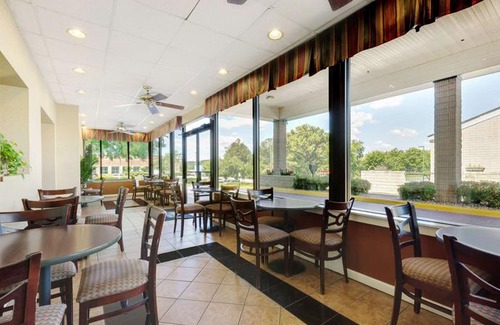 Hoover Hotel | Days Inn by Wyndham Galleria-Birmingham