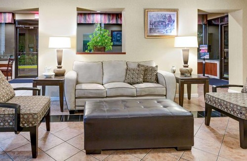 Hoover Hotel | Days Inn by Wyndham Galleria-Birmingham