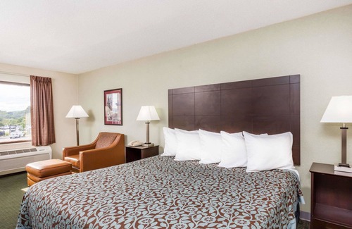 Hendersonville Hotel | Days Inn by Wyndham Hendersonville