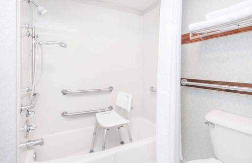 Hendersonville Hotel | Days Inn by Wyndham Hendersonville