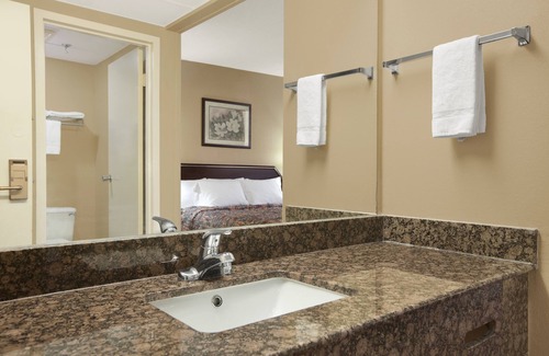 Hagerstown Hotel | Days Inn by Wyndham Hagerstown I-70