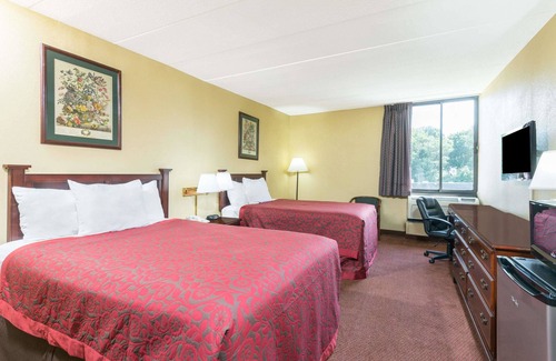 Hagerstown Hotel | Days Inn by Wyndham Hagerstown I-70
