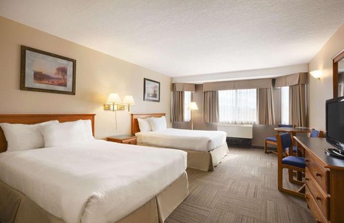 Hinton Hotel | Days Inn by Wyndham Hinton