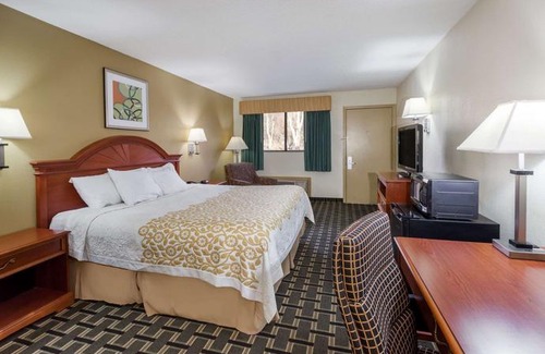Kent Hotel | Days Inn by Wyndham Kent Akron