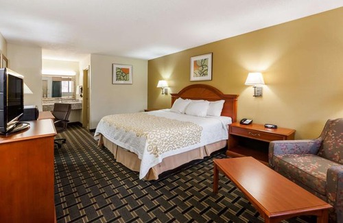 Kent Hotel | Days Inn by Wyndham Kent Akron