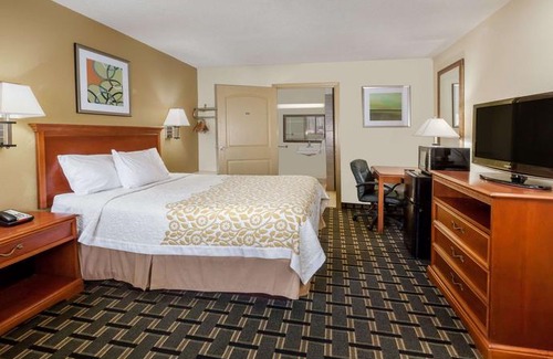 Kent Hotel | Days Inn by Wyndham Kent Akron