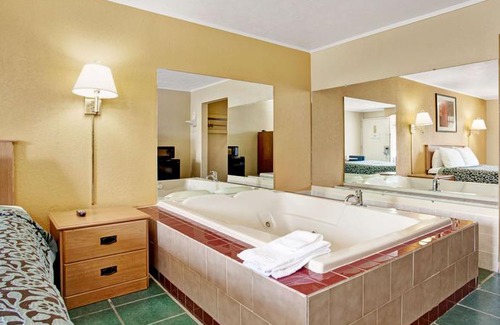 Cedar Bluff Hotel | Days Inn by Wyndham Knoxville West