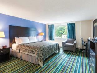 Lincoln Hotel | Days Inn by Wyndham Lincoln