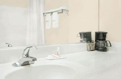 Lincoln Hotel | Days Inn by Wyndham Lincoln