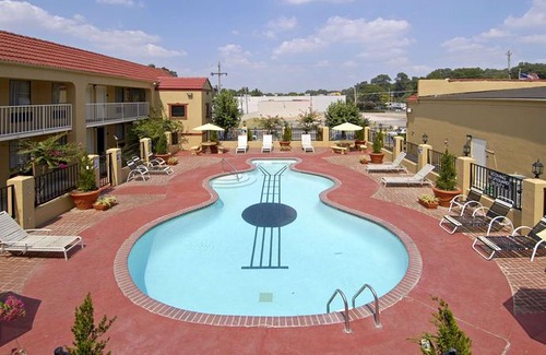 Whitehaven Hotel | Days Inn by Wyndham Memphis at Graceland
