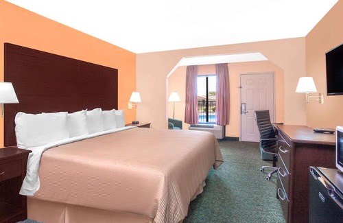 Moulton Hotel | Days Inn by Wyndham Moulton