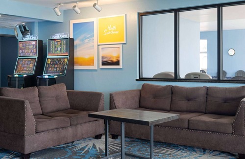 Neenah Hotel | Days Inn by Wyndham Neenah