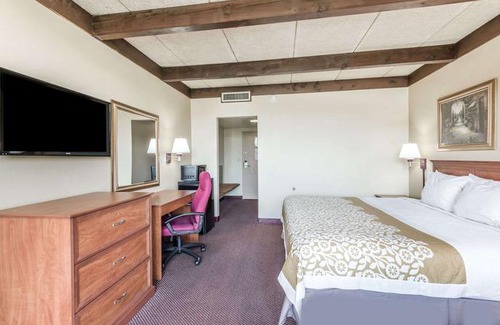 Niles Hotel | Days Inn by Wyndham Niles