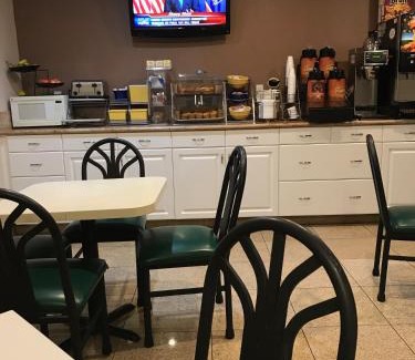 Oceanside Hotel | Days Inn by Wyndham Oceanside