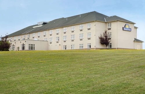 Ramara Hotel | Days Inn by Wyndham Orillia