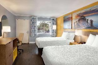 Downtown Hotel | Days Inn by Wyndham Pensacola - Historic Downtown