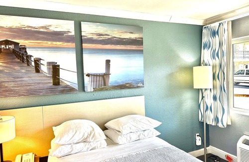 Downtown Hotel | Days Inn by Wyndham Pensacola - Historic Downtown