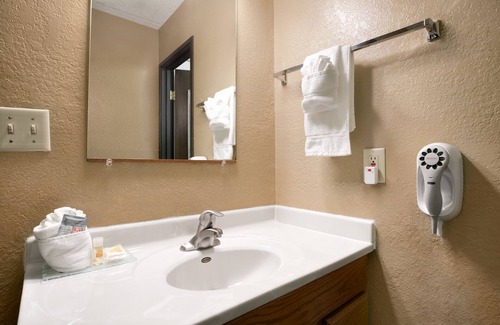 Pierre Hotel | Days Inn by Wyndham Pierre