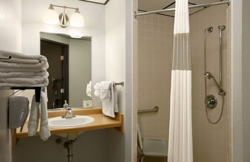 Pierre Hotel | Days Inn by Wyndham Pierre