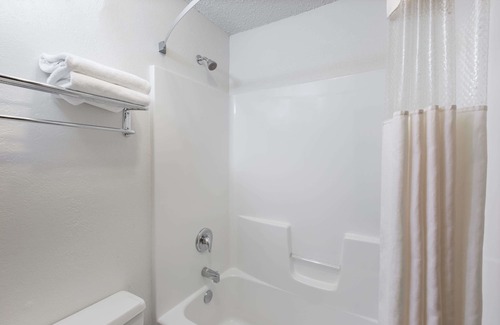 Pierre Hotel | Days Inn by Wyndham Pierre