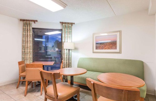 Tappahannock Hotel | Days Inn by Wyndham Tappahannock