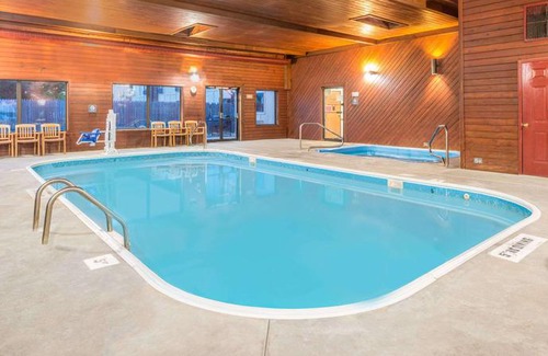 Mitchell Hotel | Days Inn by Wyndham Pontoon Beach