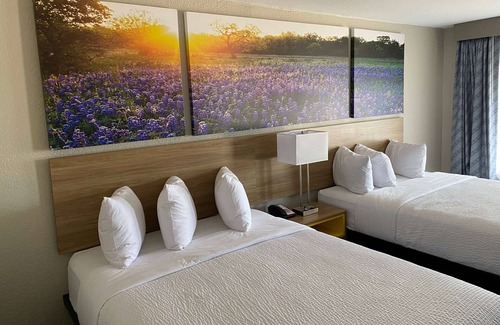 Waco Hotel | Days Inn by Wyndham Waco University Area