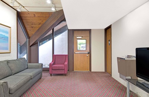 Washington Hotel | Days Inn by Wyndham Washington Pennsylvania